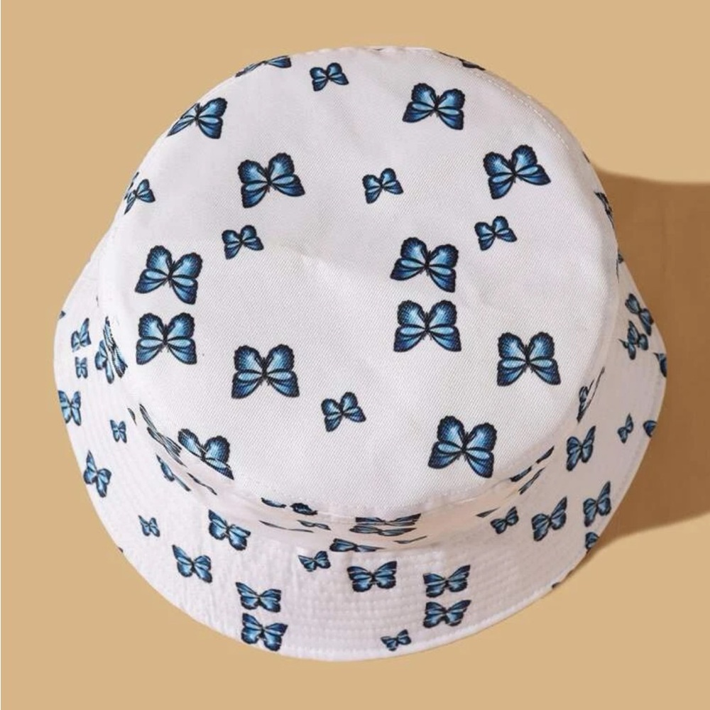 Bucket hat: white with blue butterflies